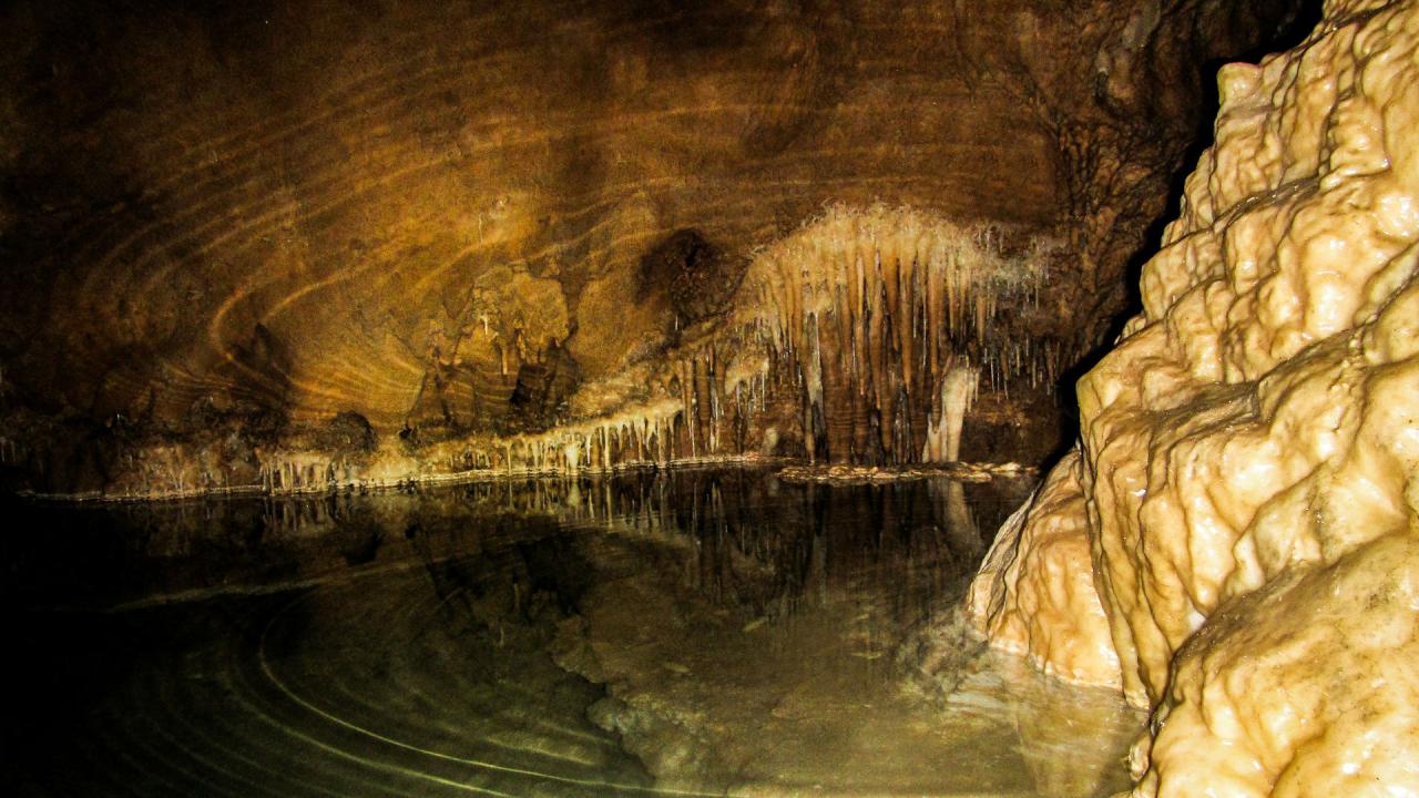 Grotta di Bossea Grotta di Bossea