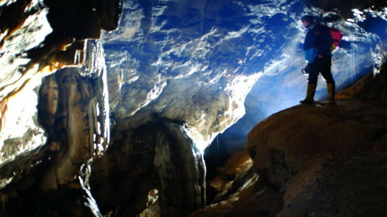 Foto dell'interno della grotta, archivio Unione Comuni del Monviso (particolare)