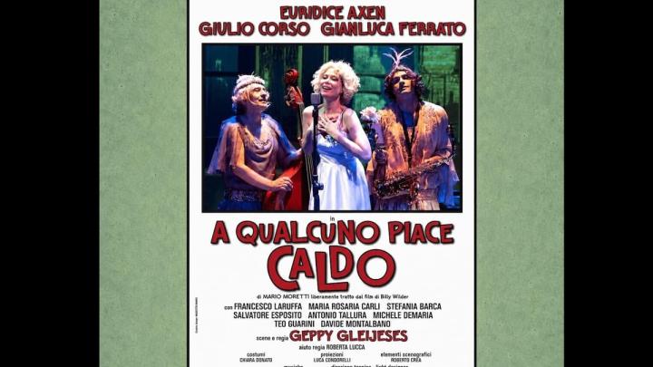 2627 a Qualcuno Piace Caldo 1080x1080 1