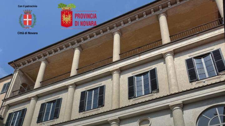 Particolare di facciata di villa neoclassica con finestre e colonne, stemmi di Comune e Provincia di Novara