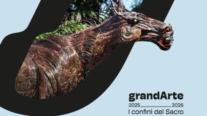 Particolare della locandina della mostra, da Post Facecook di GranArte. Grafica con particolare di scultura metallica con testa di cavallo