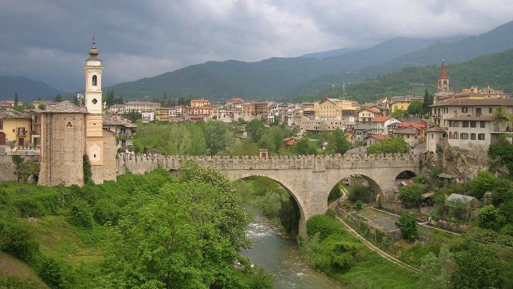 Veduta di Dronero da Wikipedia, foto di Castrocane