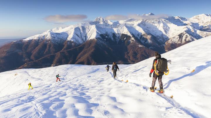 Credito fotografico: Ciaspolatori sul sentiero del Monticchio - Credits ATL Terre Alto Piemonte