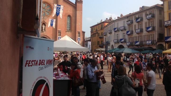 Festa del Vino di Alba. Credito fotografico: Associazione Go Wine Immagine raffigurante la Festa del Vino (centro storico di Alba)