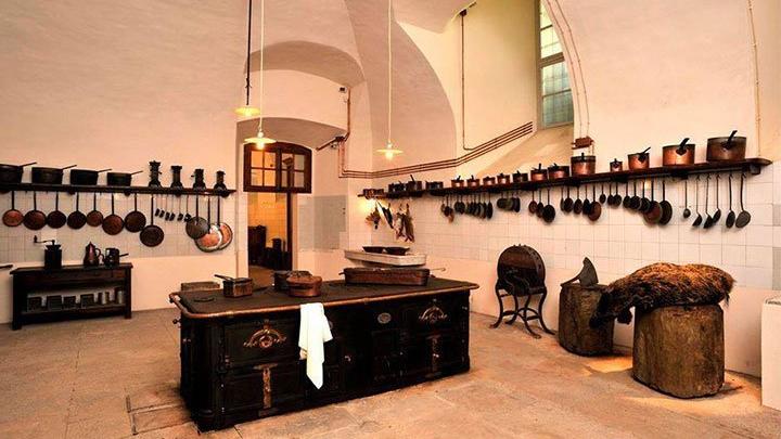 Le-cucine-reali-a-palazzo-reale-01-1