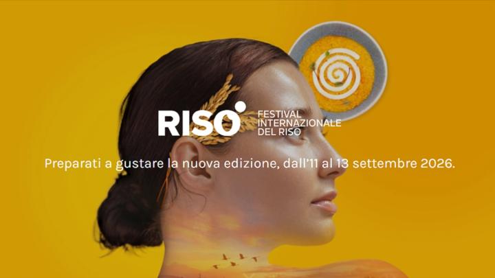 Banner dell'edizione 2026 della manifestazione Foto con profilo di giovane donna con spighe di riso sopra un orecchio, logo a forma di chiocciola stilizzata, legenda