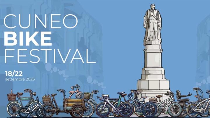 Banner del Cuneo Bike Festival, da Facebook Illustrazione col monumento di Piazza Galimberti a Cuneo e in basso molte biciclette