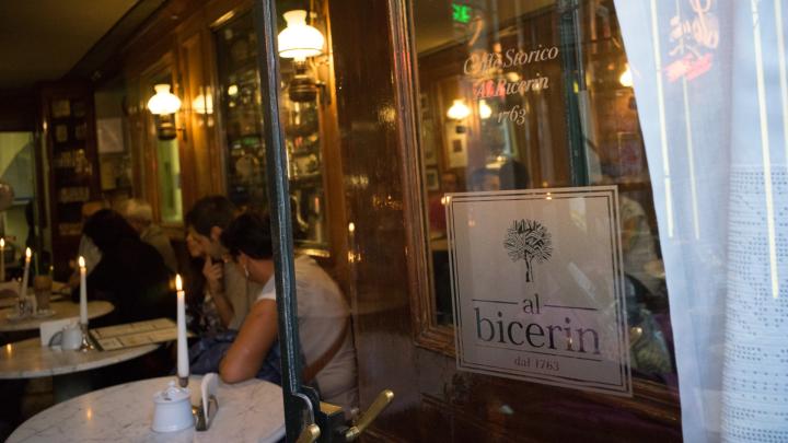 Img credits: Al Bicerin Immagine della sala interna
