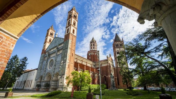 Basilica di Sant'Andrea. Img credits: Archivio Fotografico ATL Terre dell'Alto Piemonte